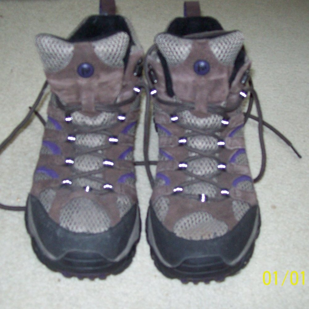 Merrel Women's Moab 3 Mid Hiking Boots